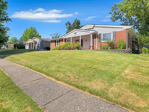 3rd image of 785 Meadowgrass Dr