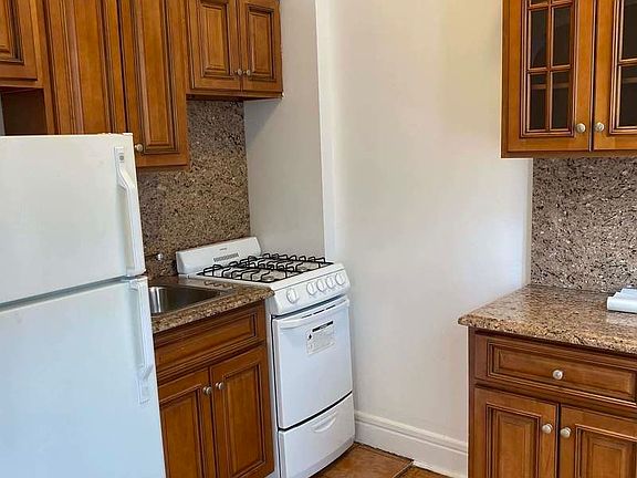 4th image of 1205 Lexington Ave APT 1D