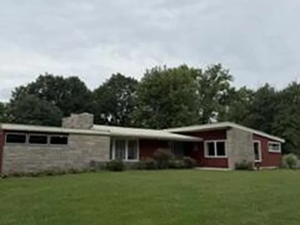307 E Spruce St, Shelbina, MO 63468