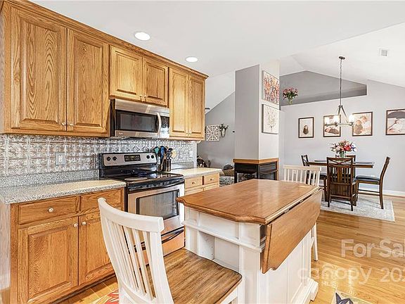 3rd image of 181 Lippard Springs Cir