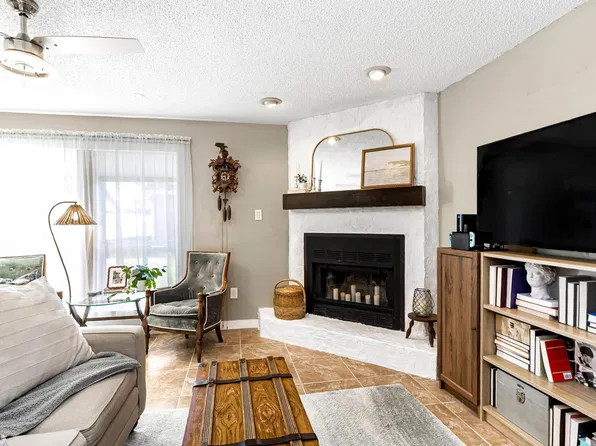 8449 E Cypress Point Ct, Baton Rouge, LA 70809