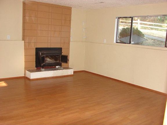 2nd image of 6906 Sunset Ave NE