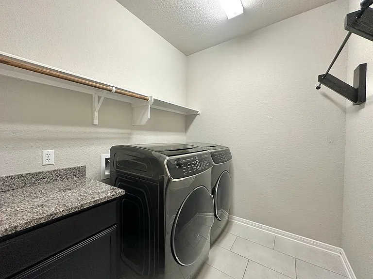 3424 Addison St — Photo 32