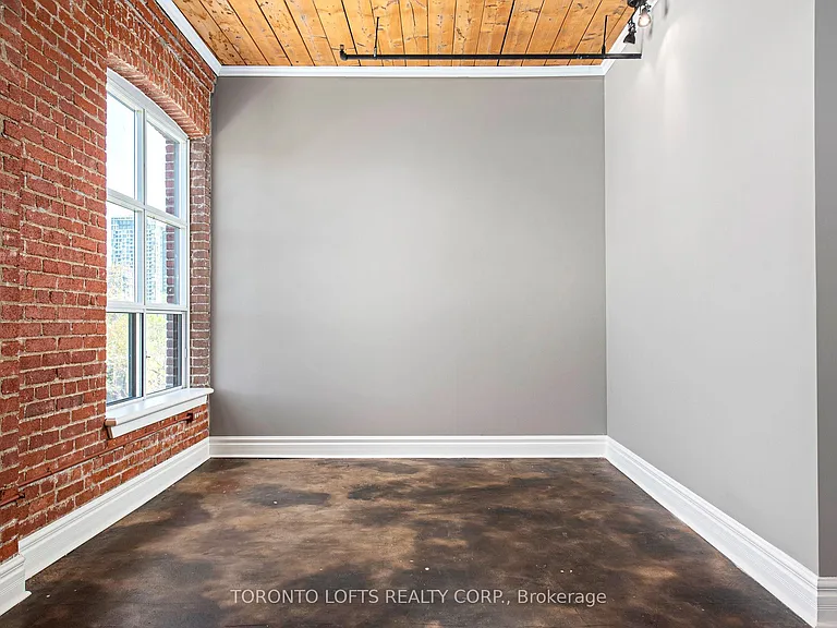 426 Queen St E #405 — Photo 6