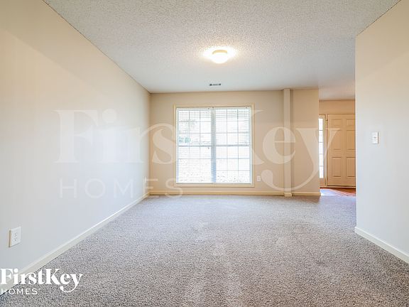 3rd image of 894 Hawk Creek Trl
