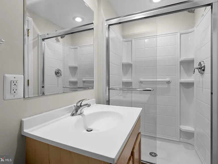 1119 Halesworth Dr — Photo 39