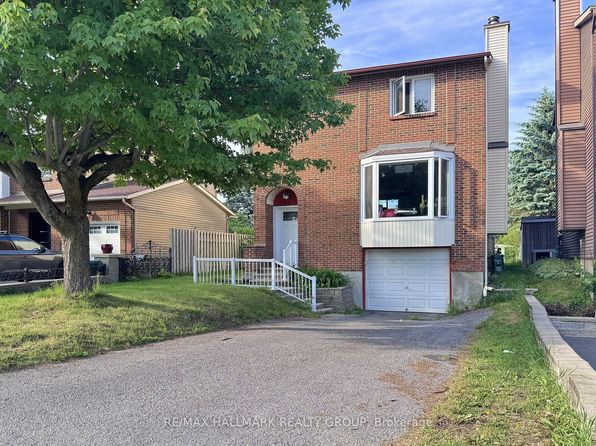 13 Coolspring Cres, Ottawa, ON K2E 7M7