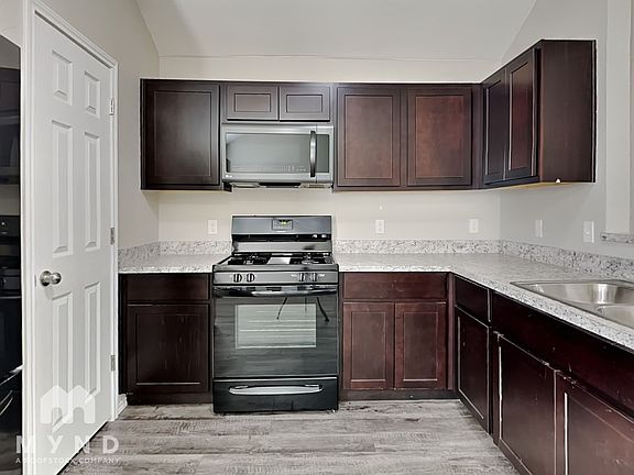 5th image of 1900 Hannah Ln