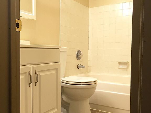 4th image of 11540 Pinehurst Way NE APT 404