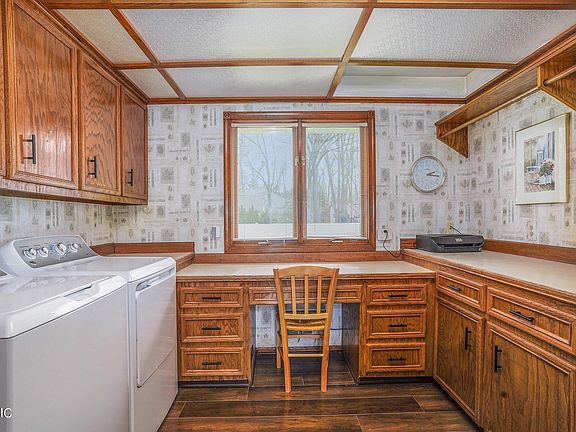 3rd image of 2865 Shady Oaks Dr SW