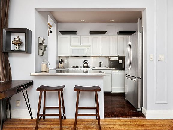 3rd image of 152 W 58th St APT 3B