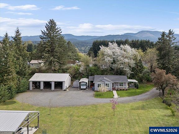 4th image of 622 SE 4th Ave