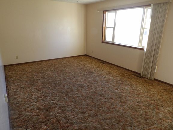 2nd image of 3205 40th St