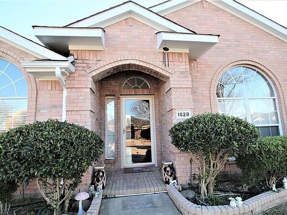 3rd image of 1528 Tanglewood Dr