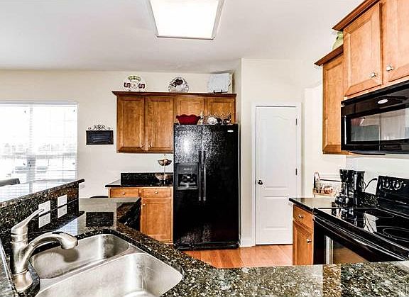 5th image of 5038 Orchard Park Dr