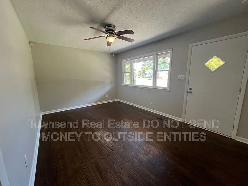 3 bed, 2.0 bath, 1070 sqft, $1,445 — Photo 2