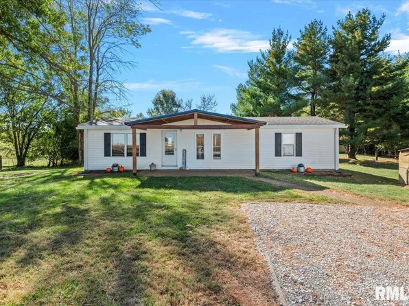 8080 Breezy Meadows Dr, Riverton, IL 62561