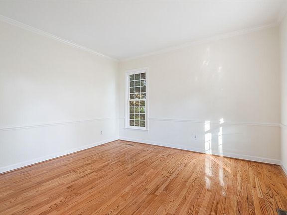 4th image of 3512 Lochnora Pkwy