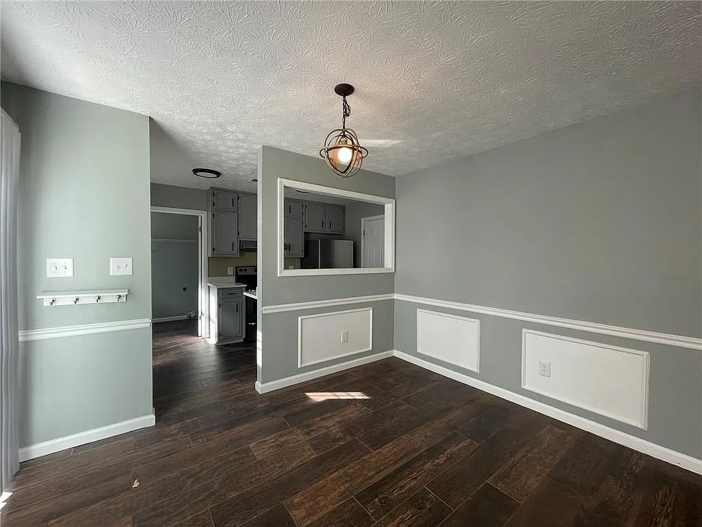 4 bed, 2.0 bath, 1968 sqft, $2,200 — Photo 4