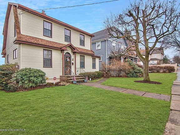 2nd image of 818 N Rebecca Ave