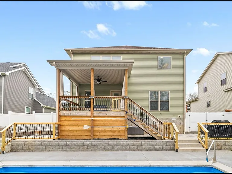 1086 Spicer Dr — Photo 12