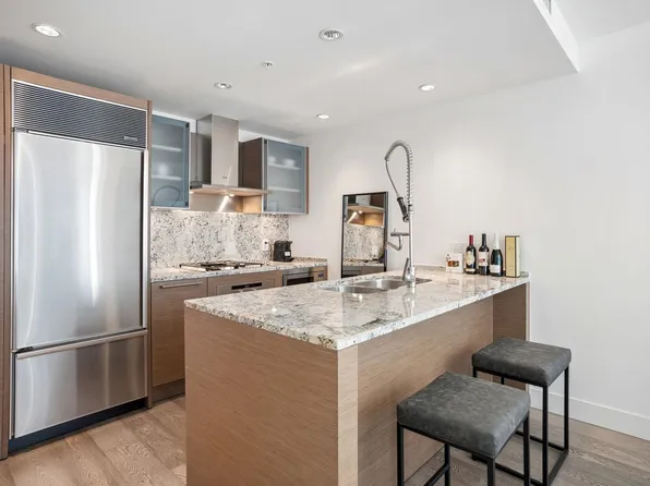 1111 Alberni St #1804, Vancouver, BC V6E 4V2