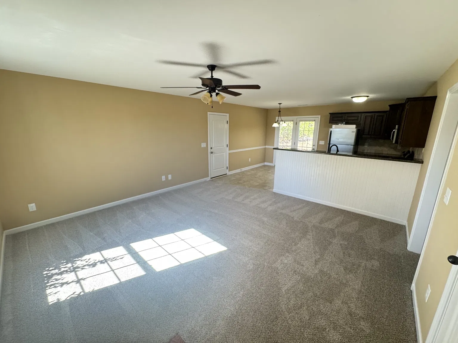 3 bed, 2.0 bath, 1200 sqft, $1,595 — Photo 2
