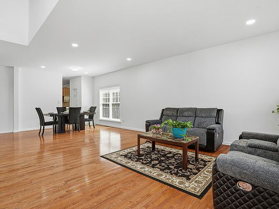 5th image of 3040 Kilarney Ridge Loop