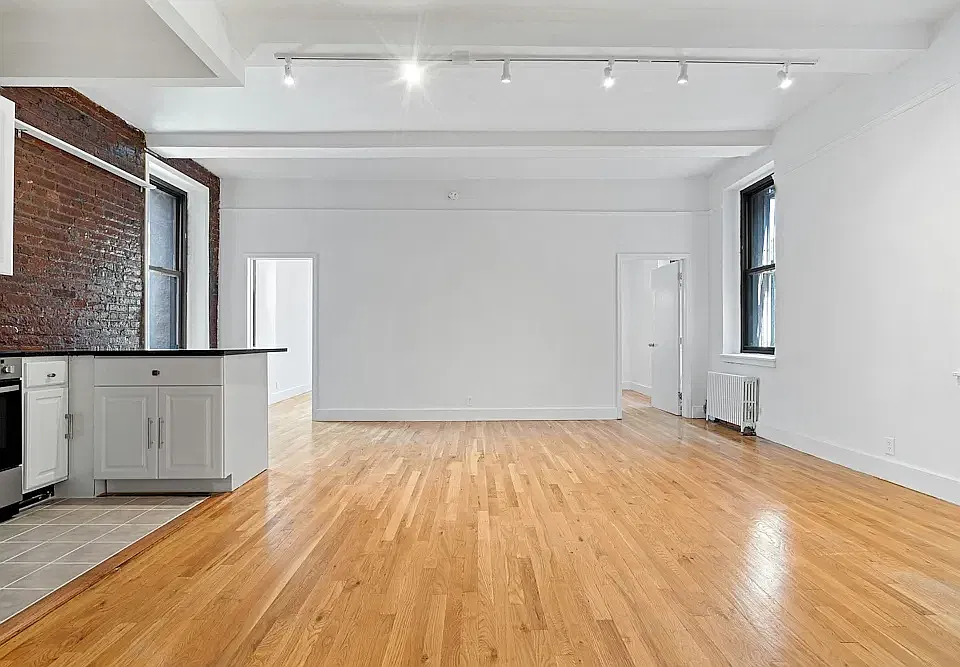 37 W 8th St #42