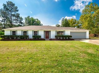 1933 Oakwood Pl, Jackson, MS 39213