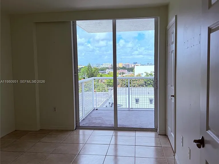 900 SW 8th St #604 — Photo 33