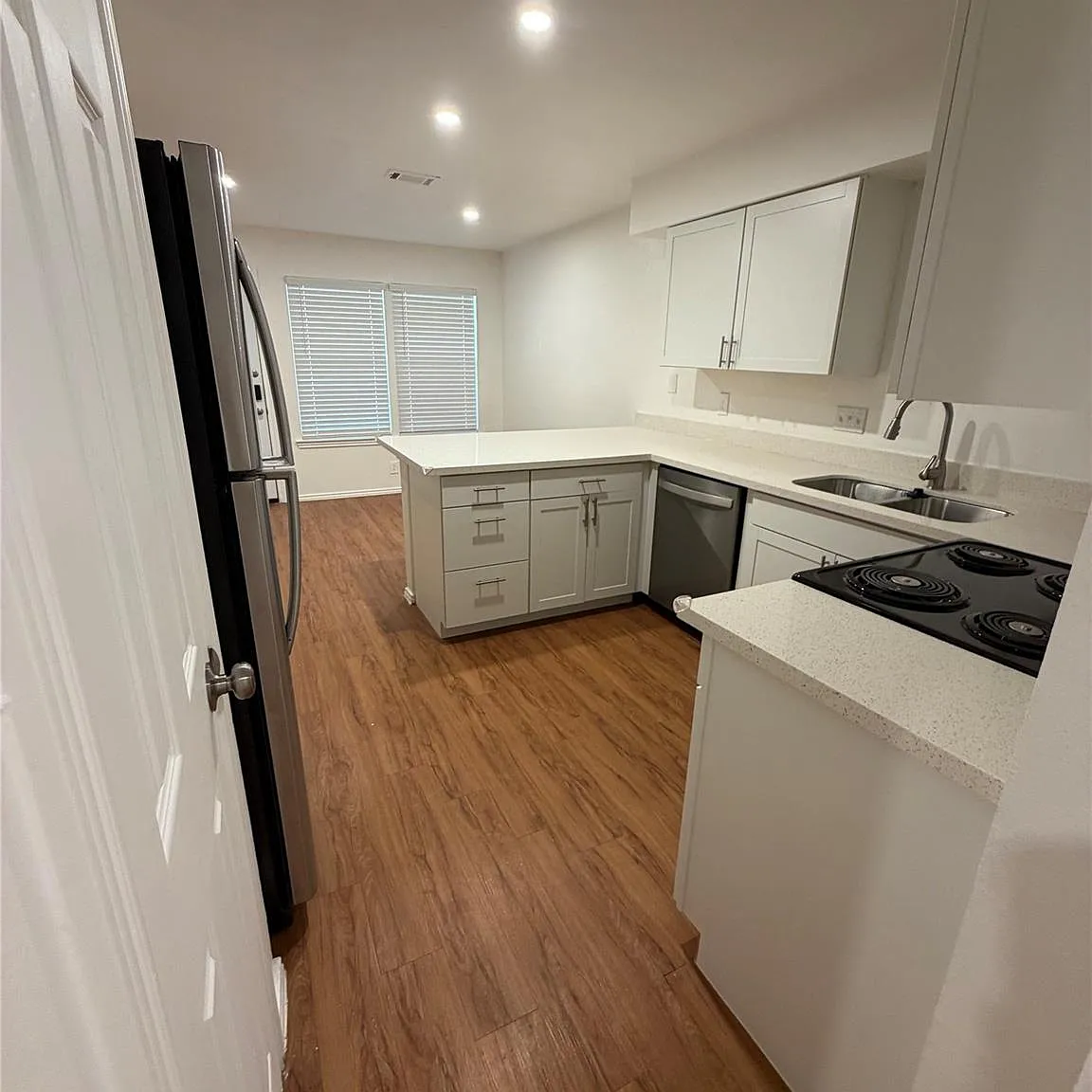 2 bed, 2.0 bath, 2184 sqft, $1,475 — Photo 4
