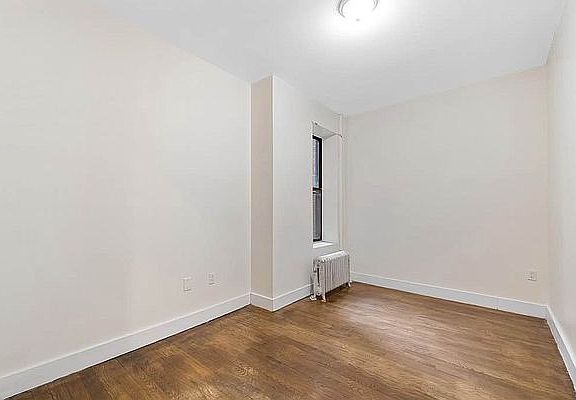4th image of 720 W 181st St #4