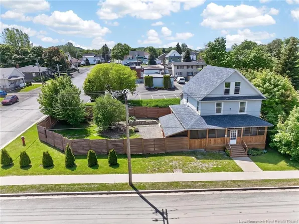 17 Minto St, Campbellton, NB E3N 2W6