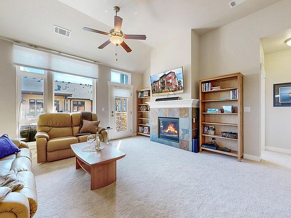 5th image of 2715 Iowa Dr #307