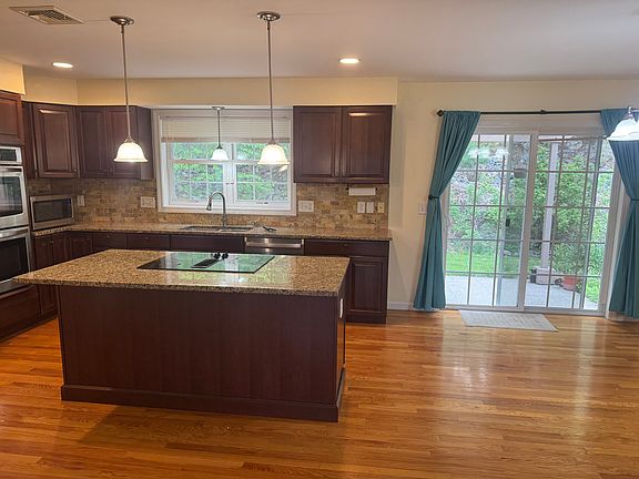 3rd image of 32 Tyler Hill Rd
