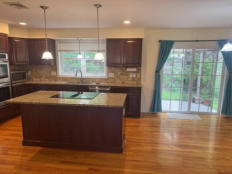 32 Tyler Hill Rd — Photo 3