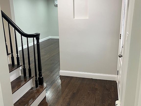 5th image of 240 Woodfield Road