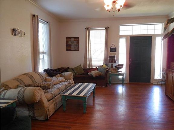 2nd image of 438 N Race St
