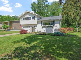28 Hialeah Dr, Albany, NY 12205