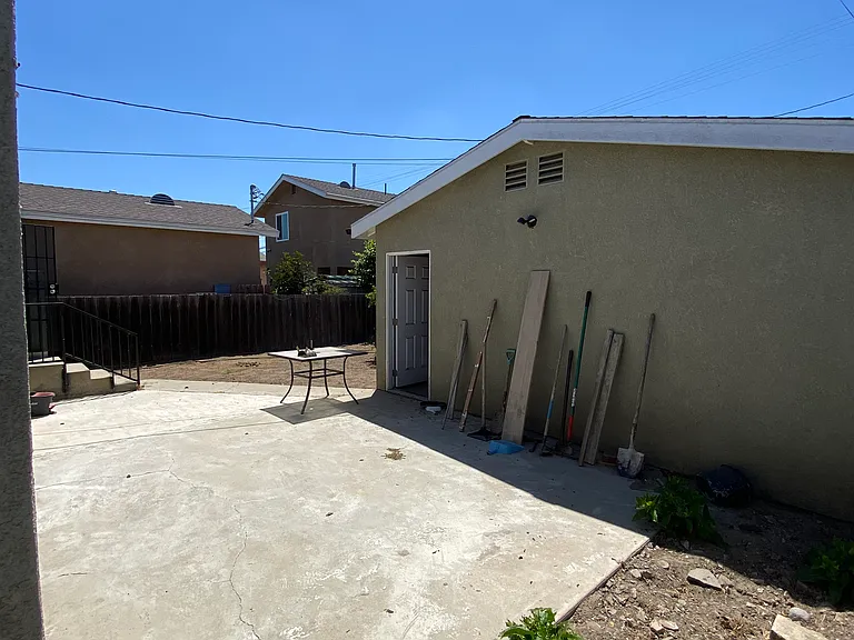 1030 E M St — Photo 34