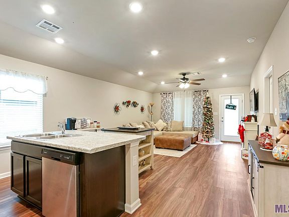 3rd image of 33389 Hyacinth St
