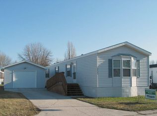 2522 Huntington Park Dr, Grand Forks, ND 58201
