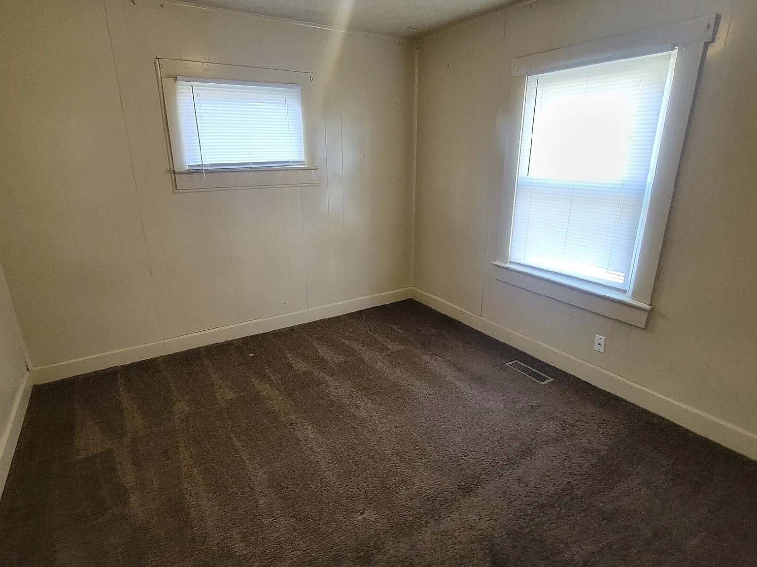 3 bed, $1,075 — Photo 2