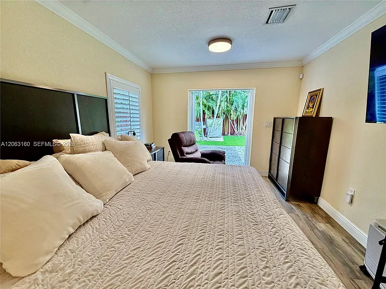 5744 SW 54th Ter — Photo 8