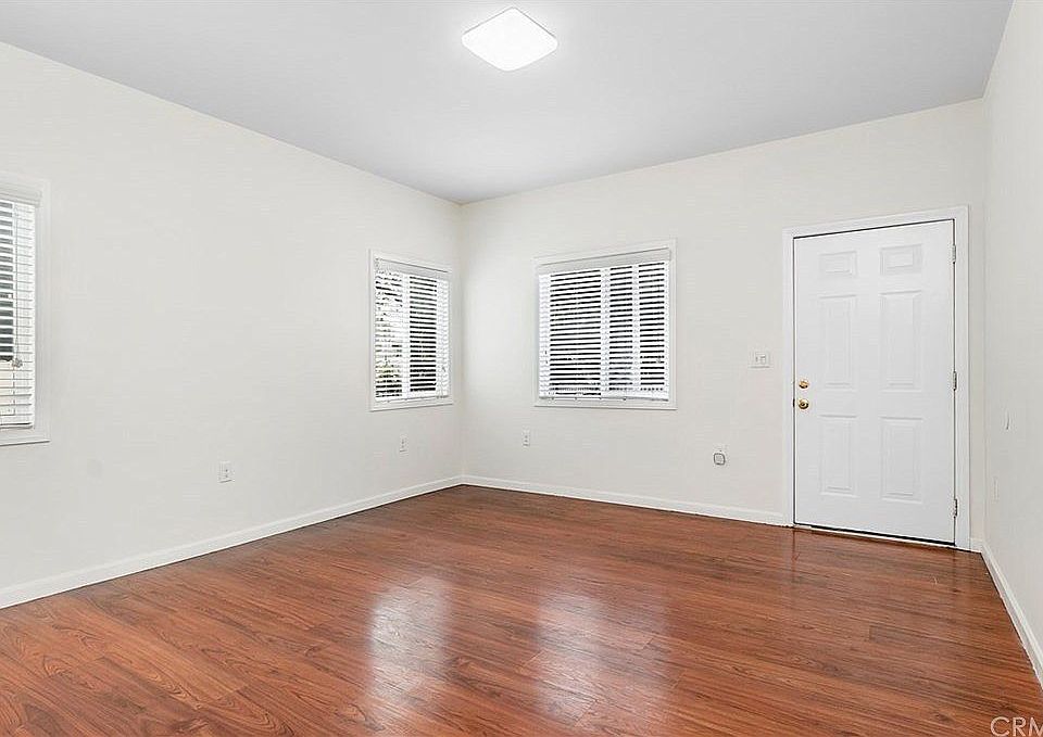 1st image of 3028 Edgehill Dr #1/2