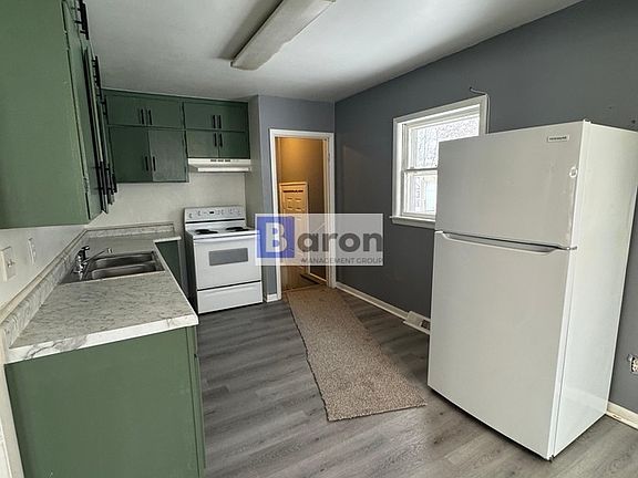 3rd image of 814 N Elmer St