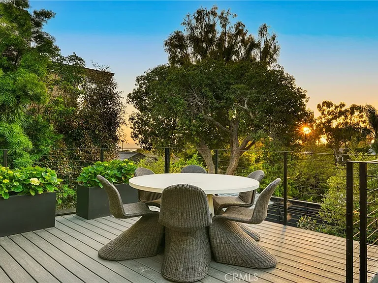 592 Bluebird Canyon Dr — Photo 63