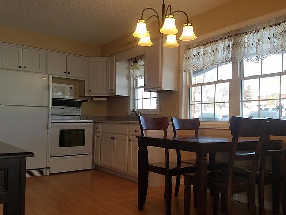 5th image of 107 N Main St