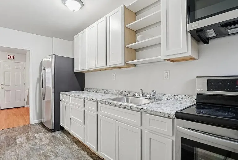 1310 N Ellwood Ave — Photo 3